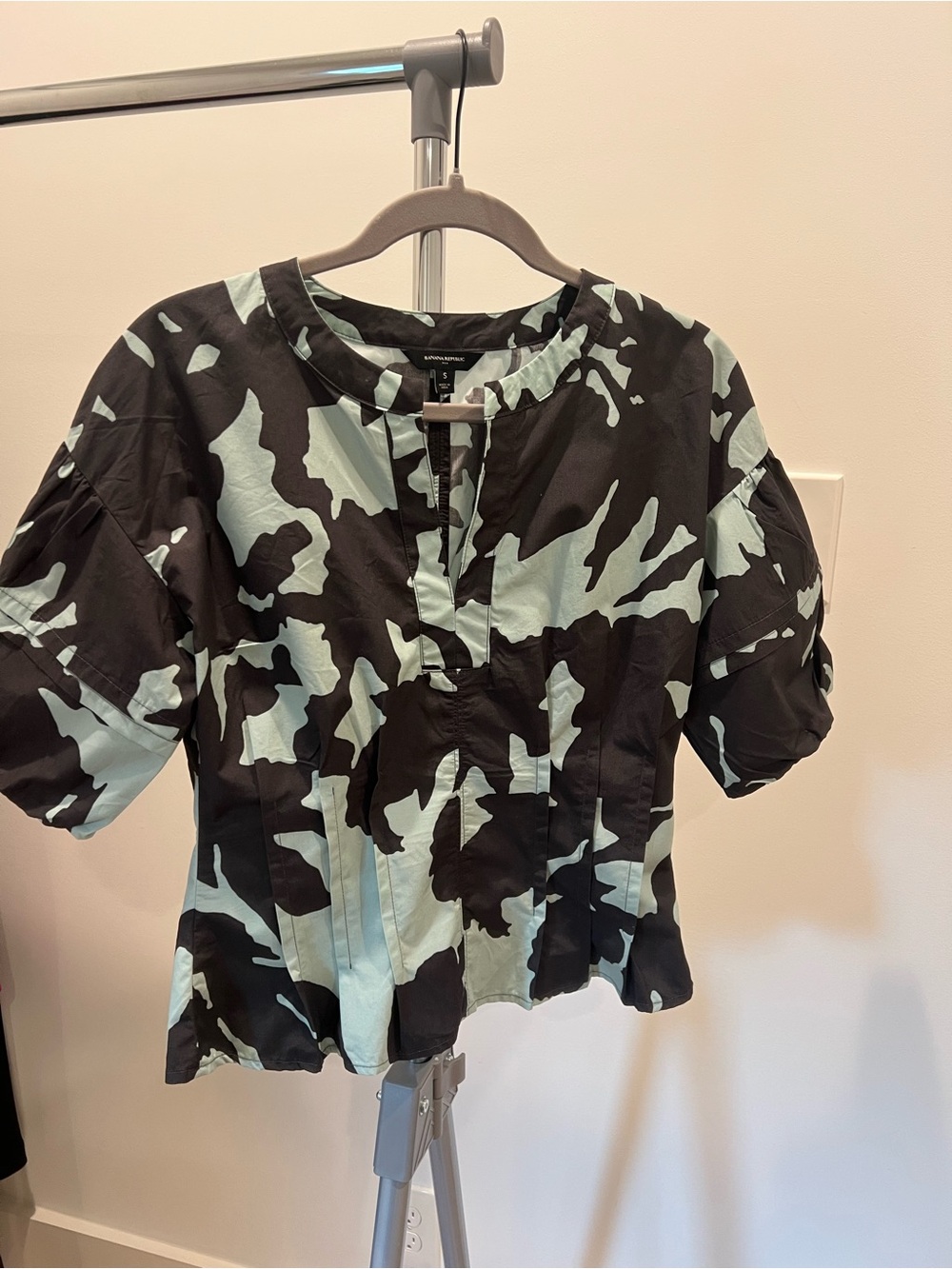 Banana Republic Mint & Black Abstract Blouse